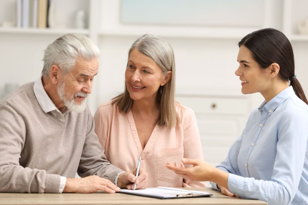 couple de seniors choisissant l'usufruit pour la gestion de leurs biens